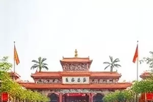 《被折叠的五月时间线》归档页，五月节点折叠成三组